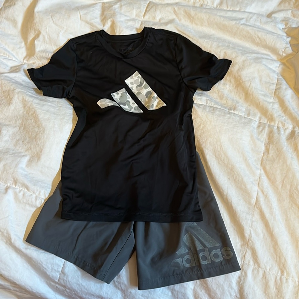 Adidas boys Small US 8 set